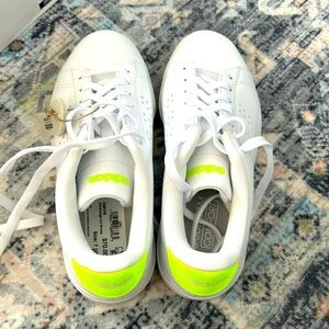 NWT WOMENS ADIDAS ADVANTAGE 2.0 SHOES sz 7